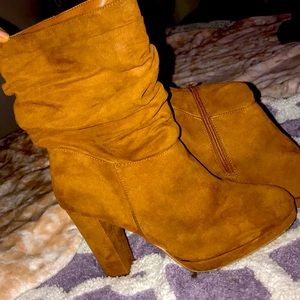 Women’s boots with heel